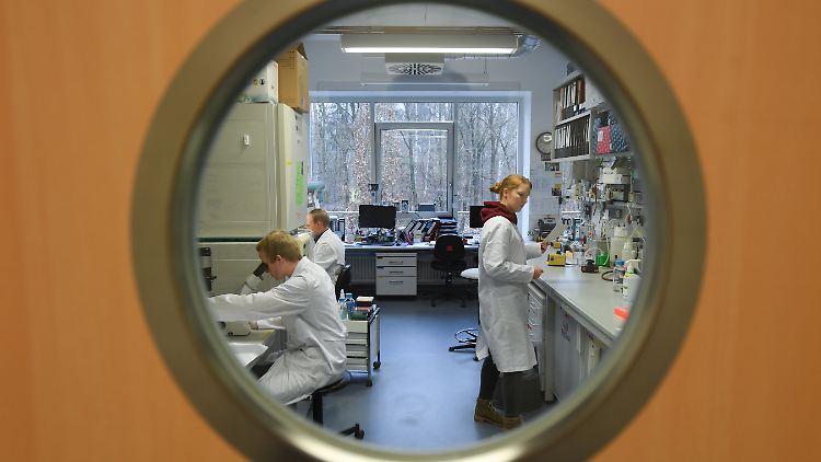 "Lage hat sich in den letzten Stunden geändert, das muss man leider sagen", erklärte Gesundheitsminister Spahn.