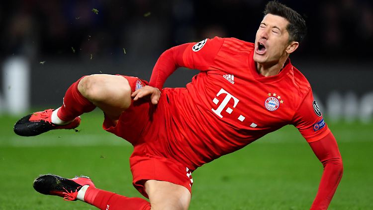 Ist er ersetzbar? Robert Lewandowski trifft in Bundesliga und Champions League, nun fällt er aber verletzt aus.