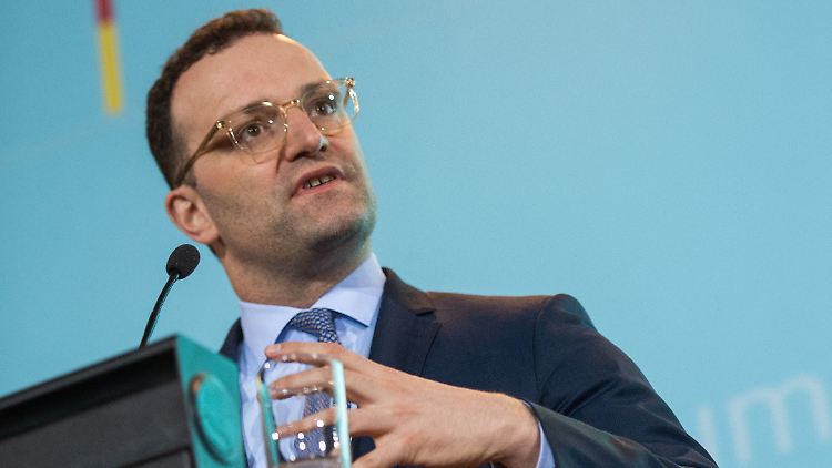 Jens Spahn forderte die Gesundheitsminister der Länder auf, ihre Pandemiepläne zu aktivieren.