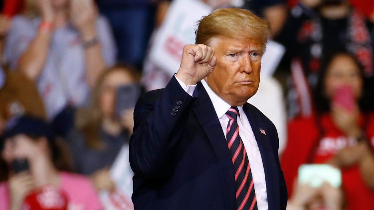 Donald Trump hat seinen Vize Mike Pence beauftragt, den Umgang mit dem Virus zu koordinieren.