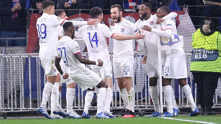 Lucas Tousart macht in der 31. Minute das Siegtor für Lyon.