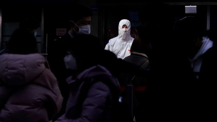 Die Sterblichkeitsrate nach einer Infektion mit dem Coronavirus ist laut einer chinesischen Studie unter Männern (2,8 Prozent) signifikant höher als bei Frauen (1,7 Prozent).