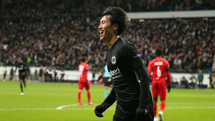 Dreifacher Torschütze im Hinspiel: Daichi Kamada, Eintracht Frankfurt.