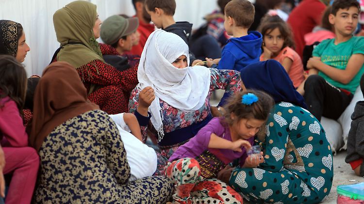 Wegen der türkischen Offensive im Nordwesten Syriens sind fast eine Million Menschen auf der Flucht. 