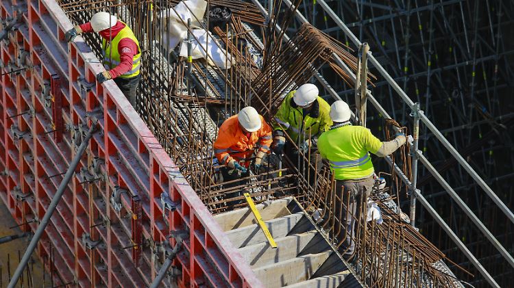 Trendwende am Arbeitsmarkt? Experten warten auf die März-Daten.