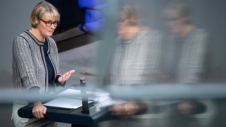 Karliczek bei einer Rede im Bundestag.