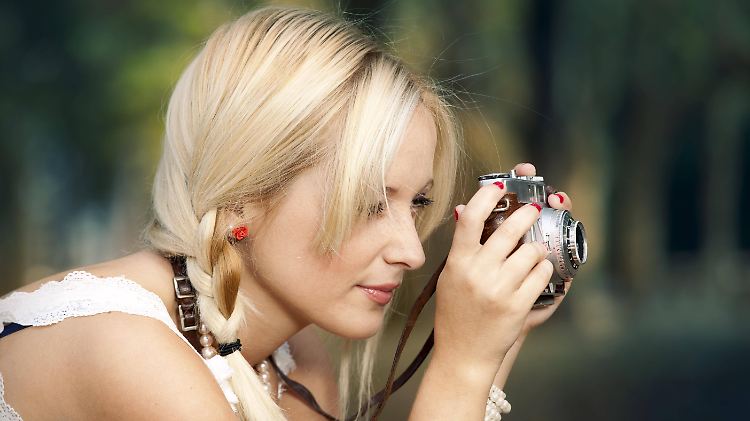 Beim analogen Fotografieren muss man überlegter vorgehen als bei Digitalkameras, mit denen man einfach drauflos knipsen kann.