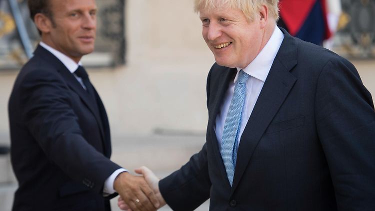 Der Händedruck in Zeiten des Corona-Virus: Im Sommer war das zwischen Macron und Johnson noch gang und gäbe.