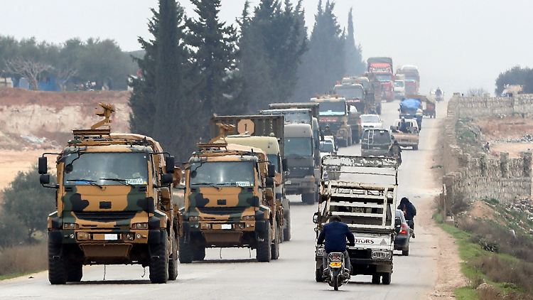 Ein türkischer Militärkonvoi in Idlib. Ankara kann auf die Unterstützung der USA zählen.