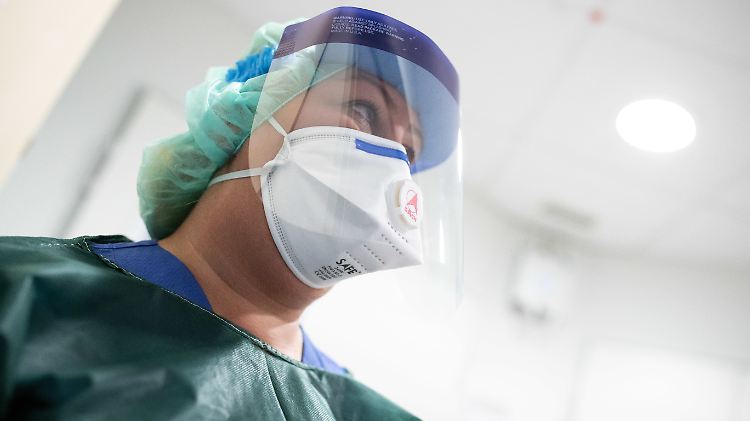 Wie problematisch die Corona-Epidemie in Deutschland wird, hängt davon ab, wieviele Fälle zur selben Zeit auftreten.