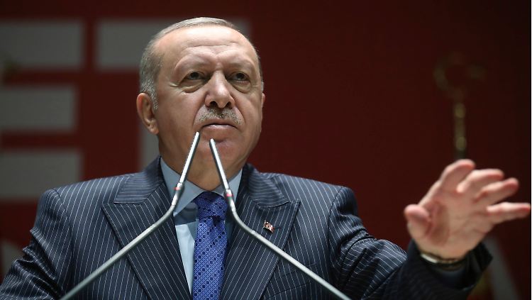 Recep Tayyip Erdogan antwortet mit militärischen Angriffen.