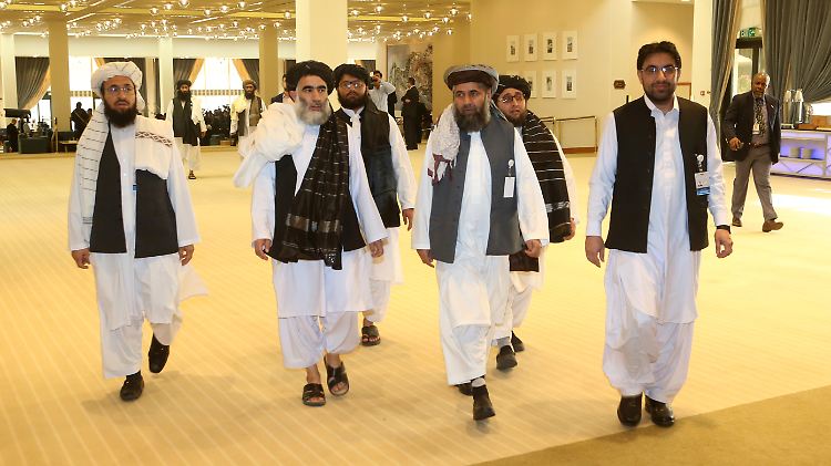 Die Taliban-Delegation kurz vor Unterzeichnung des Abkommens in Doha.
