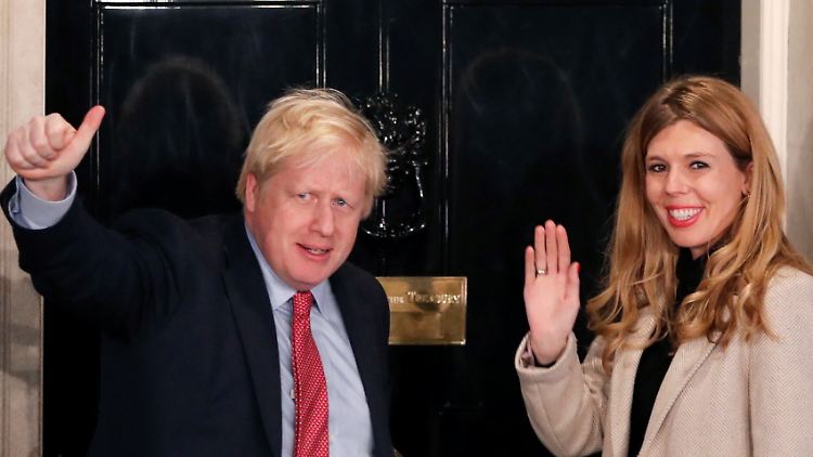 Mit Carrie Symonds wohnt Johnson bereits in der Downing Street zusammen.