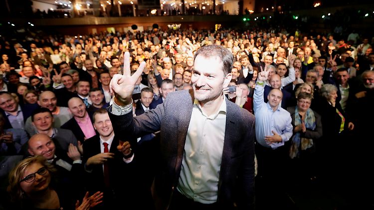 Igor Matovic feiert den Sieg seiner OLaNo-Partei.