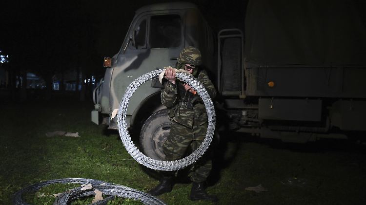 Griechische Soldaten werden derzeit verstärkt an der Grenze zur Türkei eingesetzt.