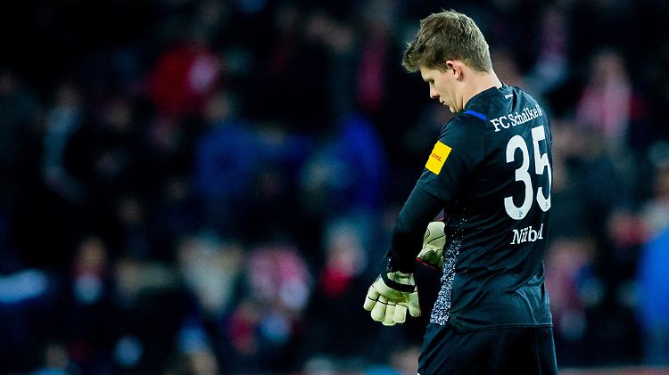Die Fußball-Welt von Alexander Nübel ist unerwartet kompliziert geworden.