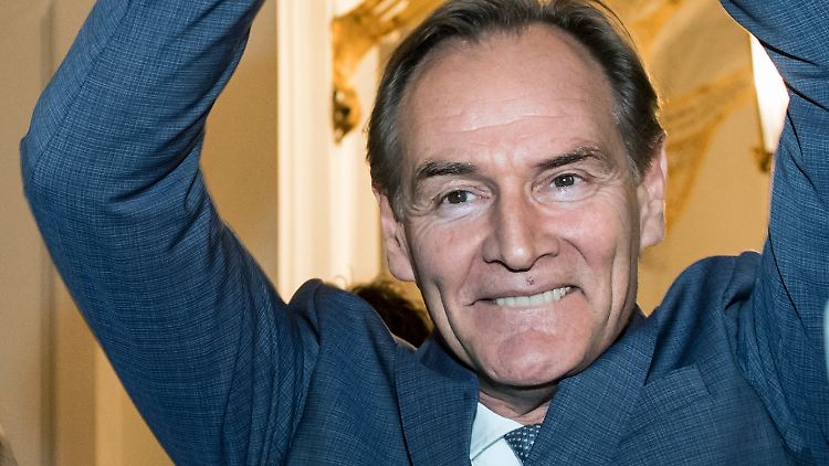 Burkhard Jung von der SPD siegt knapp, aber es reicht - der Präsident des Städtetages bleibt Oberbürgermeister von Leipzig. 