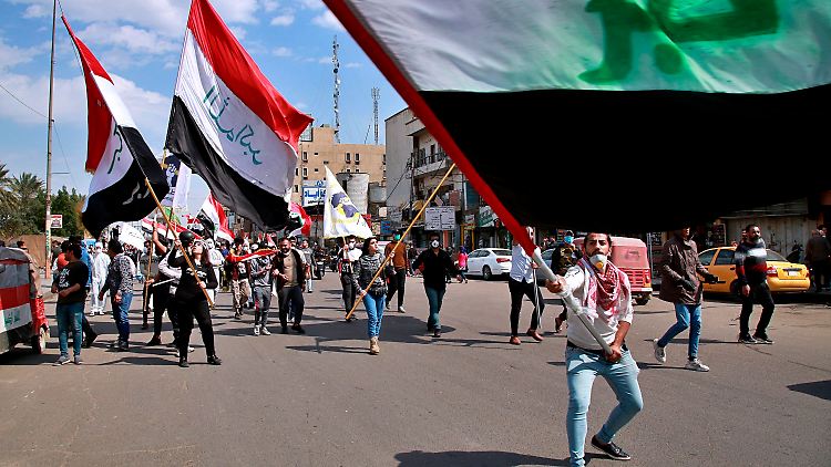 Demonstranten im Irak lehnen sich auf.
