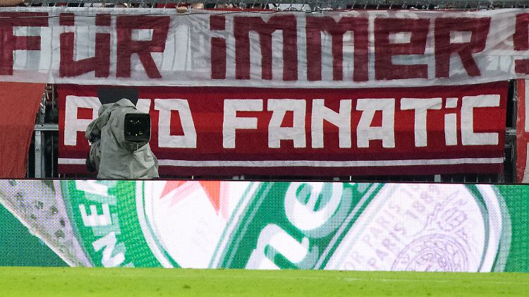 "Red Fanatic" ist für die Anti-Hopp-Plakate auf Bayern-Seite mitverantwortlich.
