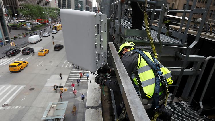 Über den Straßen von New York: Der US-Mobilfunkanbieter Sprint nutzt Nokia-Antennen für sein 5G-Netzwerk in der US-Metropole.