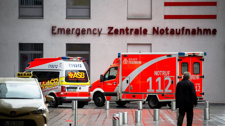 Der Mann war mit untypischen Symptomen in die Notaufnahme gekommen.