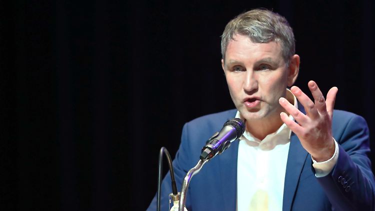 Höcke bei seiner Rede zur 200. Pegida-Versammlung in Dresden.