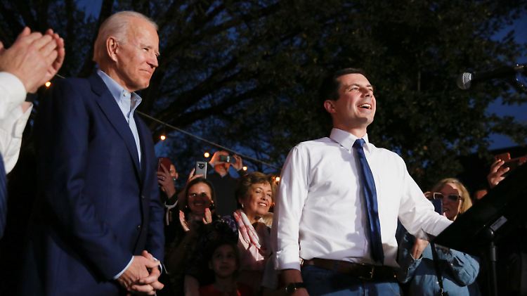 Bei einem gemeinsamen Auftritt in Dallas verkündete Buttigieg, dass er nun die Bewerbung Bidens unterstütze.