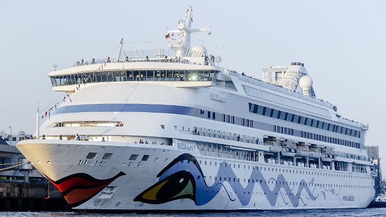 Die zwei mutmaßlich infizierten Gäste auf der "Aida Aura" zeigen sich bisher beschwerdefrei.