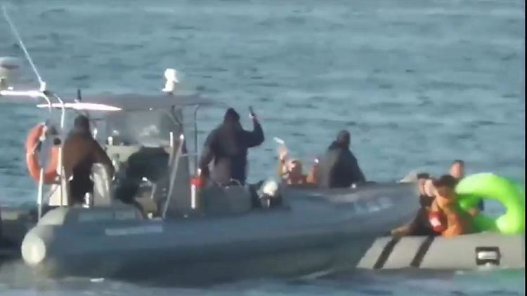 Griechische Küstenwache Flüchtlinge.JPG