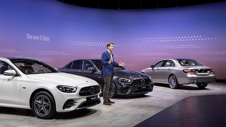 Statt in Genf, präsentiert Daimler-Chef Ola Källenius die neue Mercedes E-Klasse virtuell aus Stuttgart.