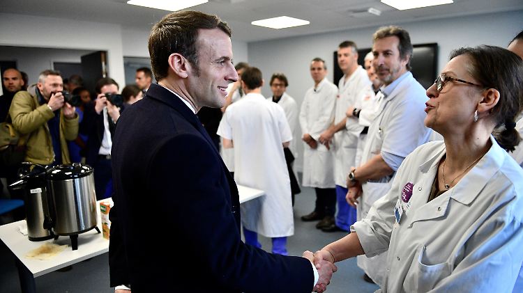 Aus dem Umfeld Macrons hieß es, die Beschlagnahme der Masken solle "die Bevölkerung beruhigen".
