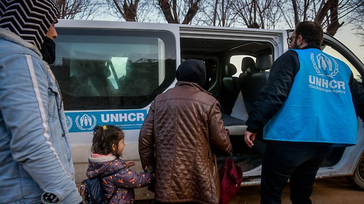 Flüchtlingshelfer auf der Insel Lesbos werden gerade selbst zur Zielscheibe.