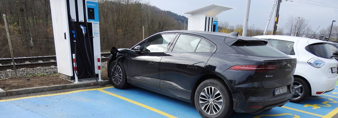 Deutlich wuchs hingegen die Zahl der neu zugelassenen vollelektrischen Pkw (plus 75,8 Prozent auf 8154) und Hybridfahrzeuge (plus 98,1 Prozent auf 30.000).
