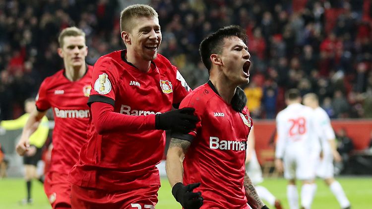 Aranguiz brachte Leverkusen spät in Führung.
