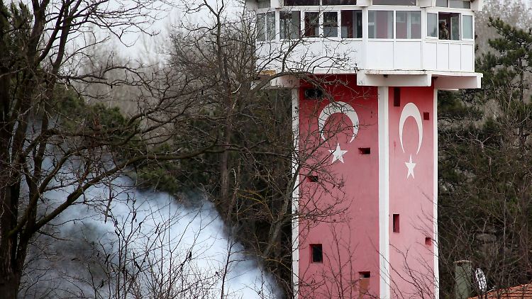 Am griechisch-türkischen Grenzfluss Evros (türkisch: Meric) versuchen derzeit Flüchtlinge, in die EU zu gelangen.