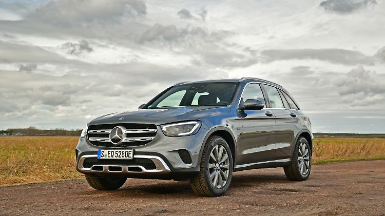 Der Mercedes GLC 300e ist eine Alternative, um den CO2-Ausstoß im Alltagsverkehr zu verringern.