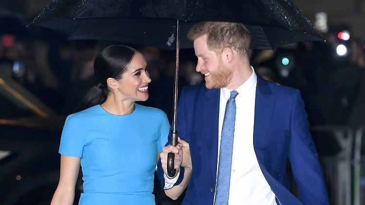 Ist das die Anspannung, die abfällt? Jedenfalls wirken Harry und Meghan äußerst glücklich.