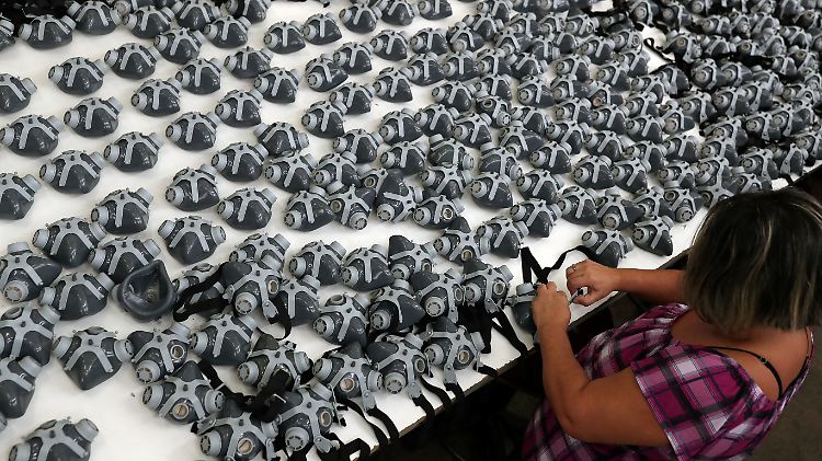 In dieser Fabrik im brasilianischen Sao Paulo werden Schutzmasken produziert.
