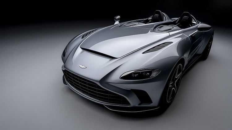 Unter der langen Haube des V12 Speedster steckt ein 5,2-Liter-V12-Turbobenziner, der 700 PS leistet.