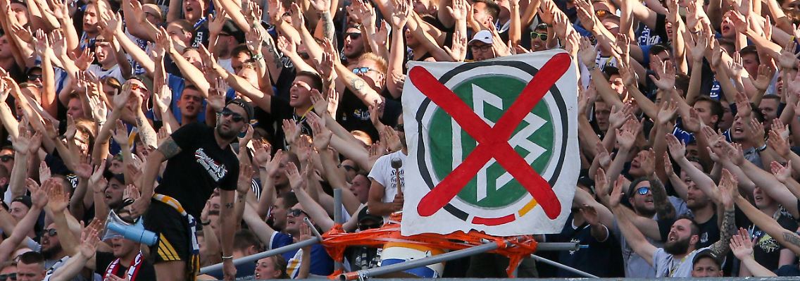 Gegen den DFB - die Ultra-Gruppen bleiben trotz Gesprächen dabei.