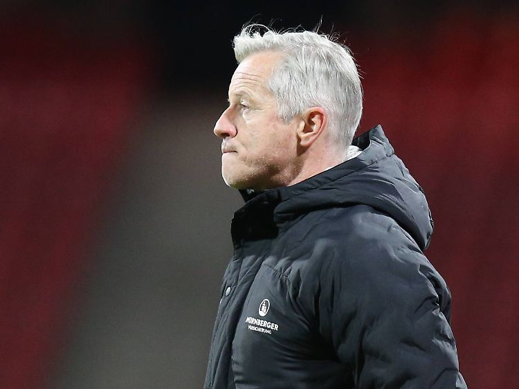 Die Vorstellung seiner Mannschaft dürfte Nürnbergs Trainer Jens Keller ratlos gemacht haben.