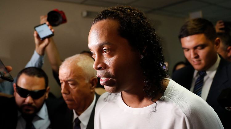 Einreise mit gefälschtem Pass: Wurde Ronaldinho "betrogen"?