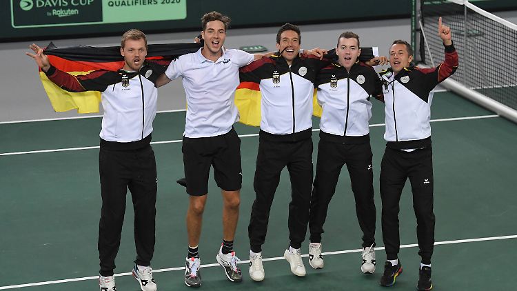 Das deutsche Davis-Cup-Team ist bereit für Madrid. Bis zum Abflug dauert es aber noch lange.