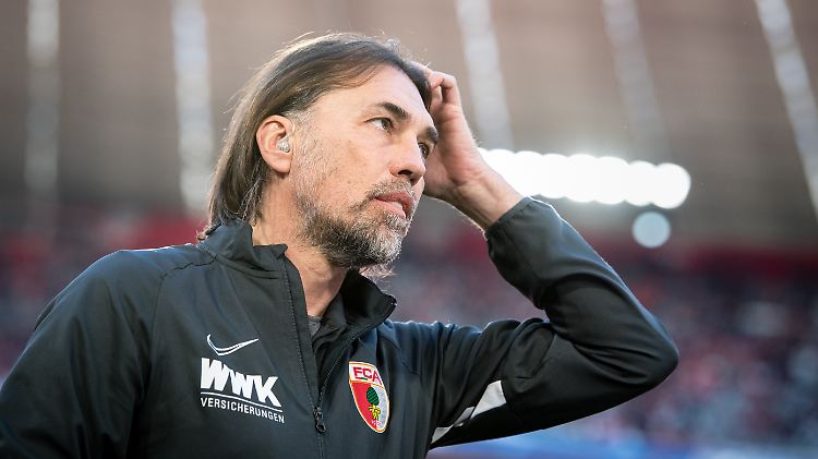 Martin Schmidt muss beim FC Augsburg seine Sachen packen.