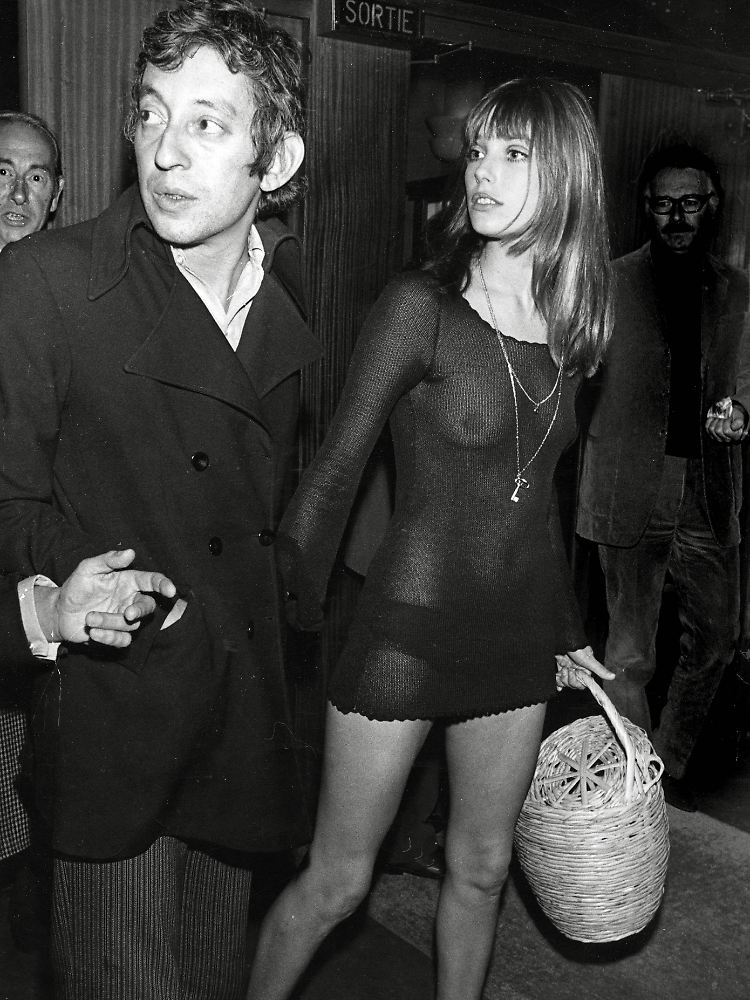 Jane Birkin mit Serge Gainsbourg - und ihrem Korb, den sie immer dabeihatte, bis Hermés ihr die Birkin Bag entwarf.