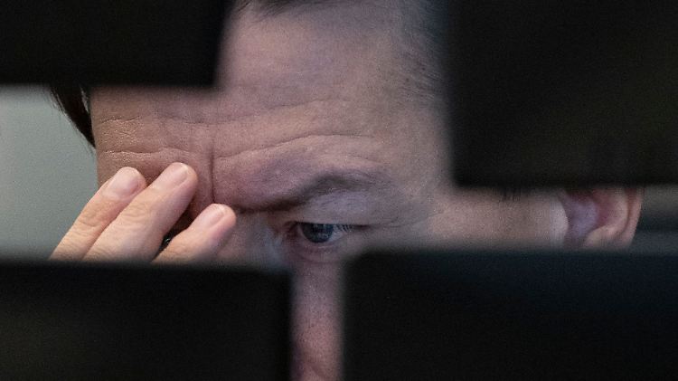 Seit den Höchstkursen vom Februar wurde an den Börsen etwa so viel Kapital vernichtet, wie Deutschland innerhalb von vier Jahren erwirtschaftet.