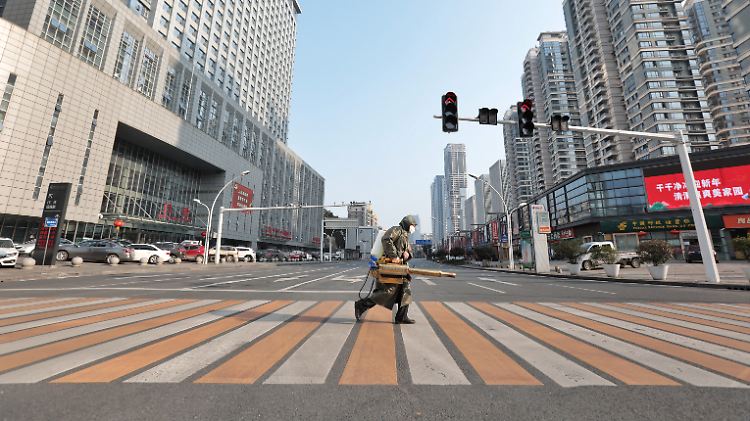 In China geht die Zahl der täglich gemeldeten Neuinfektionen zurück: Die Virus-Krise ist aber noch lange nicht ausgestanden.