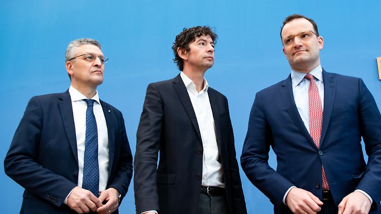 "Die Situation ist absolut ernst": RKI-Direktor Wieler, Virologe Drosten und Gesundheitsminister Spahn bereiten die Deutschen auf die große Virus-Welle vor.