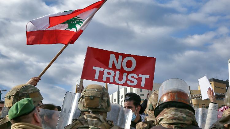 Im Libanon protestierten Menschen auch im Februar gegen die Regierung.