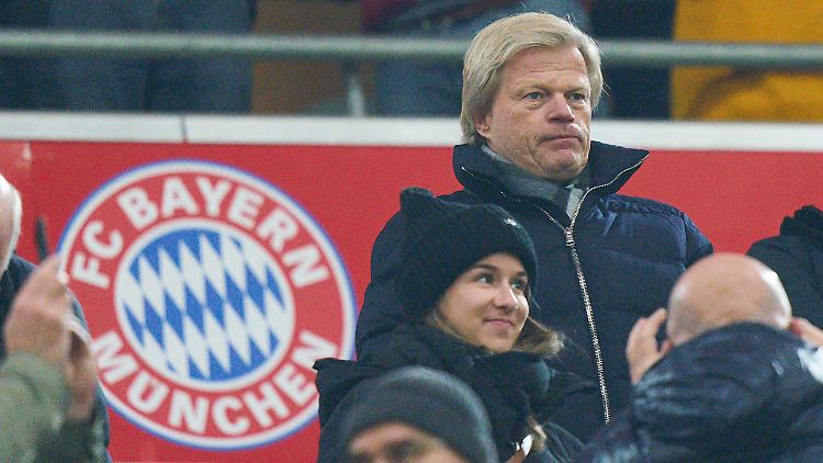 "Für mich war das auch nicht immer lustig, jahrelang ins Tor zu gehen und erstmal den ganzen Gemischtwarenladen an Früchten und was da sonst so im Fünfmeterraum lag, wegzuräumen", sagt Oliver Kahn.